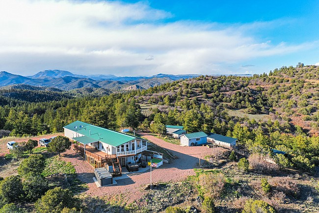 Ultimate Mountain Retreat in Canon City!