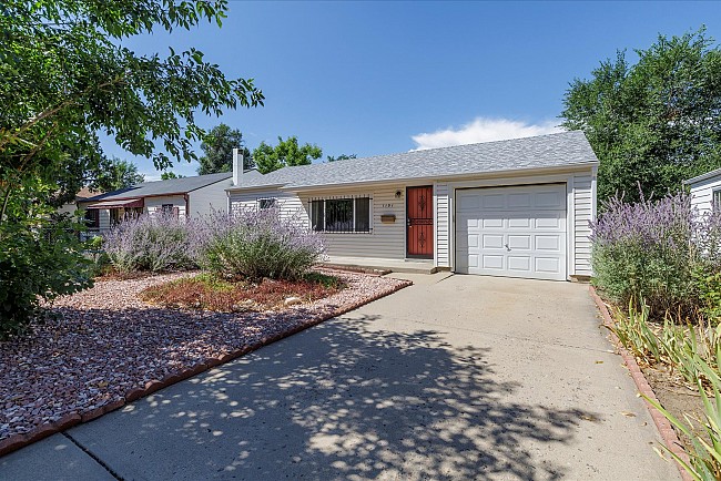 Move-In Ready North Aurora Home