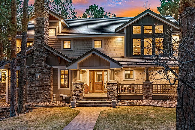 Luxury Retreat with Carriage House and Barn on 5.53 Acres in Deerfield in Franktown!