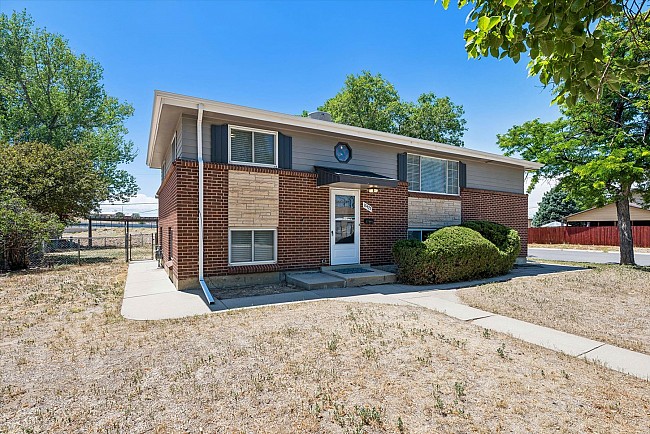 Affordable Move-In Ready Home In Aurora